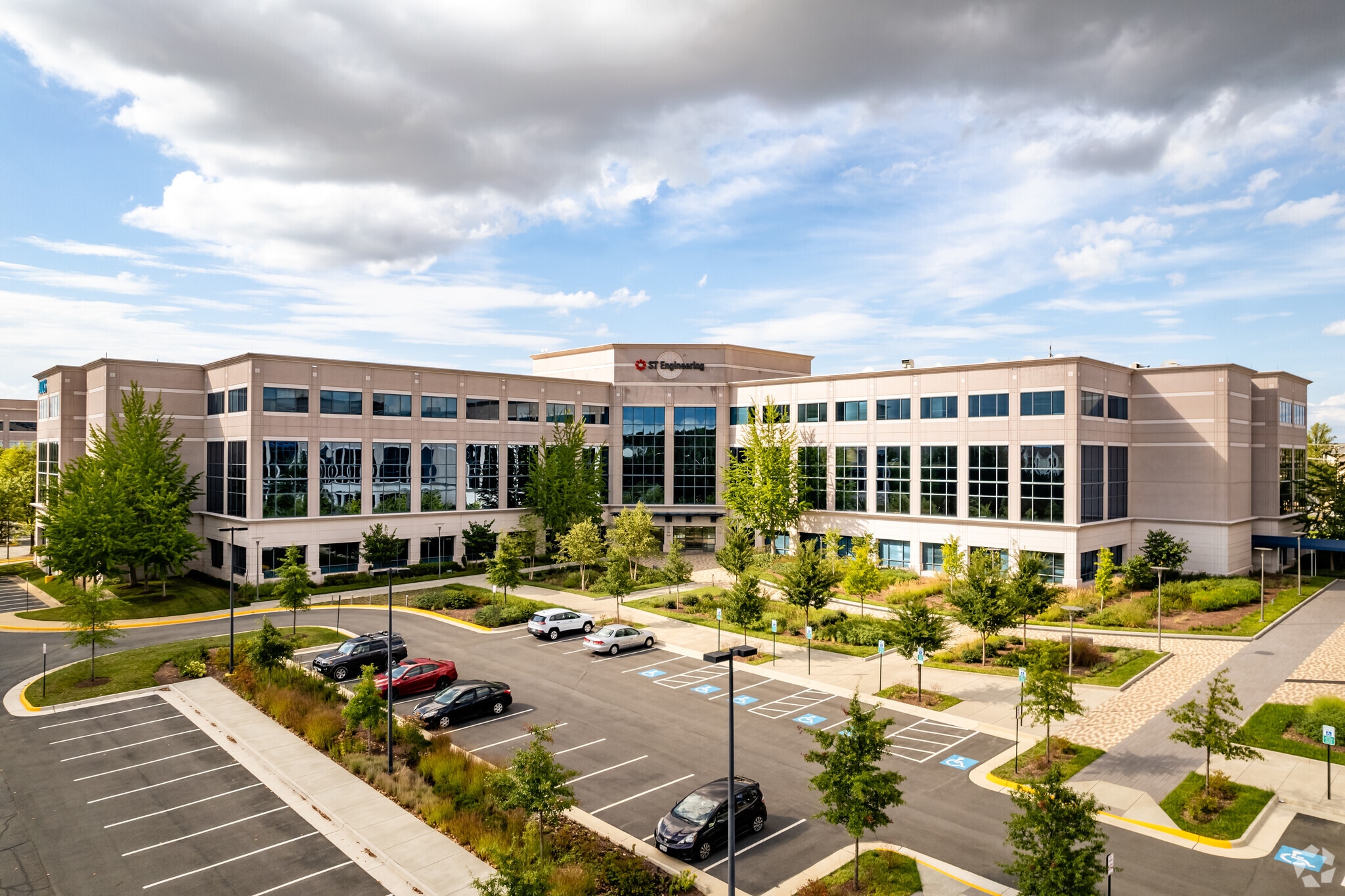 13861 Sunrise Valley Dr, Herndon, VA for lease Primary Photo- Image 1 of 24