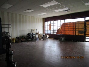 954 State Ave, Kansas City, KS for lease Interior Photo- Image 1 of 6
