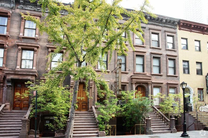 319-321 W 46th St, New York, NY for sale - Building Photo - Image 2 of 4