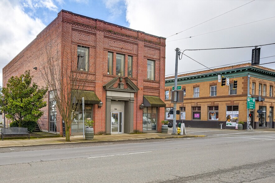 700 E 1st St, Newberg, OR à vendre - Photo du bâtiment - Image 3 de 39