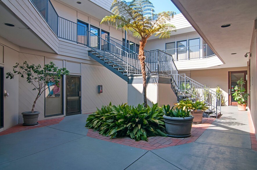 737 Pearl St, La Jolla, CA à louer - Photo du bâtiment - Image 2 de 21