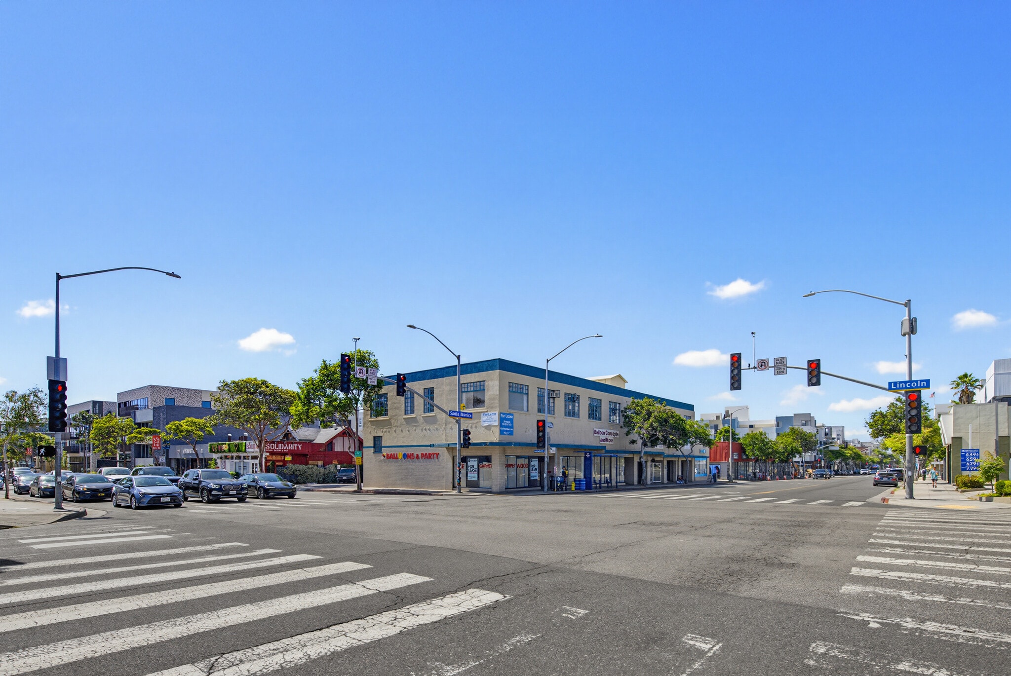 718-734 Santa Monica Blvd, Santa Monica, CA for lease Interior Photo- Image 1 of 22