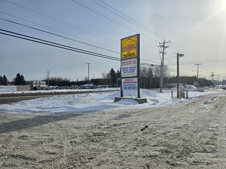 Motel Du Nord Portfolio portefeuille de 3 propriétés à vendre sur LoopNet.ca - Photo du bâtiment - Image 2 de 5