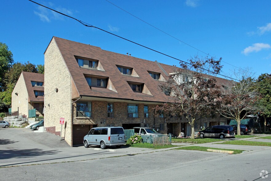 477 Dean Ave, Oshawa, ON à vendre - Photo principale - Image 1 de 1