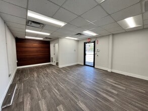 2696 NW 31st Ave, Lauderdale Lakes, FL for lease Interior Photo- Image 2 of 8