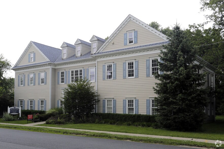 51 Grove St, Chester, NJ à louer - Photo du bâtiment - Image 2 de 21