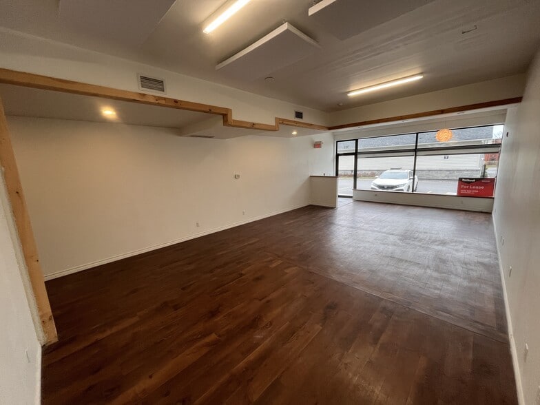 572-574 Princess St, Kingston, ON for lease - Building Photo - Image 2 of 7