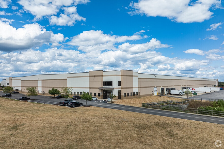 200 Solar Dr, Imperial, PA for lease - Primary Photo - Image 1 of 4