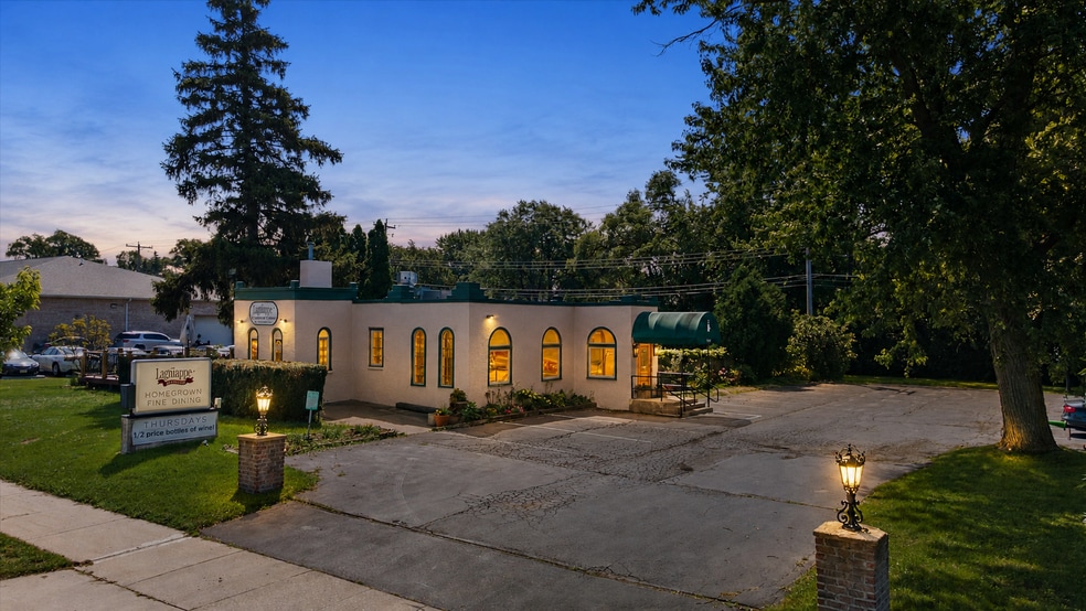 17001 W Greenfield Ave, New Berlin, WI for sale - Primary Photo - Image 1 of 30