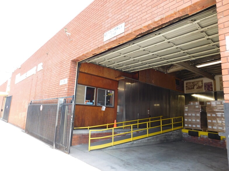 1567 E 25th St, Los Angeles, CA for sale - Building Photo - Image 2 of 10