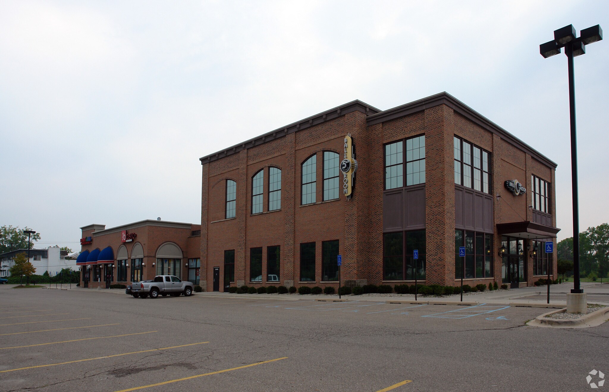 25750-25780 Novi Rd, Novi, MI à louer Photo du bâtiment- Image 1 de 14