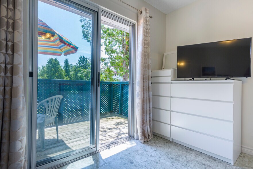 169 Mosley St, Wasaga Beach, ON à vendre - Photo intérieure - Image 3 de 8