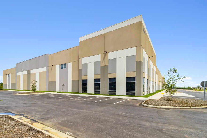 1605 Piedmont Commerce Dr, Kernersville, NC for lease - Building Photo - Image 2 of 13