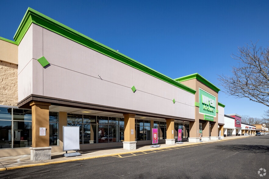 15-107-15-109 Middle Country Rd, Selden, NY for lease - Primary Photo - Image 2 of 2