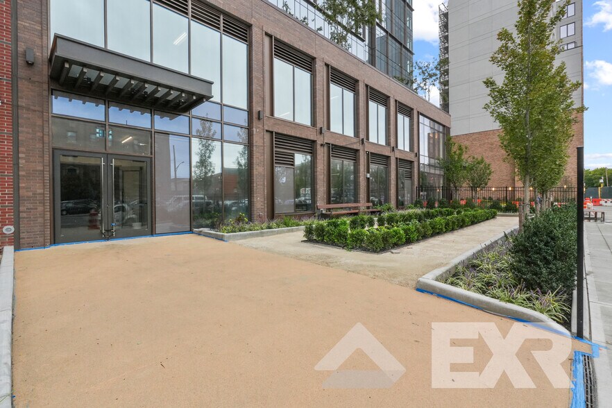 2230 Cropsey Ave, Brooklyn, NY à louer - Photo du bâtiment - Image 2 de 6