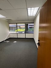 16885 W Bernardo Dr, San Diego, CA à louer Photo intérieure- Image 1 de 1