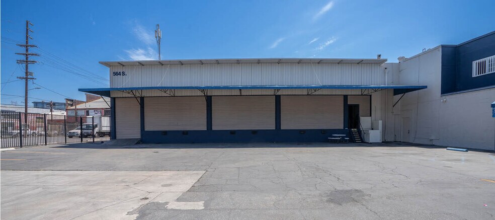 564 S Mateo St, Los Angeles, CA à louer - Photo du bâtiment - Image 2 de 3