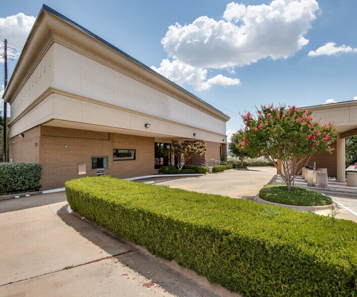 13333 Midway Rd, Farmers Branch, TX à louer - Photo du bâtiment - Image 2 de 5
