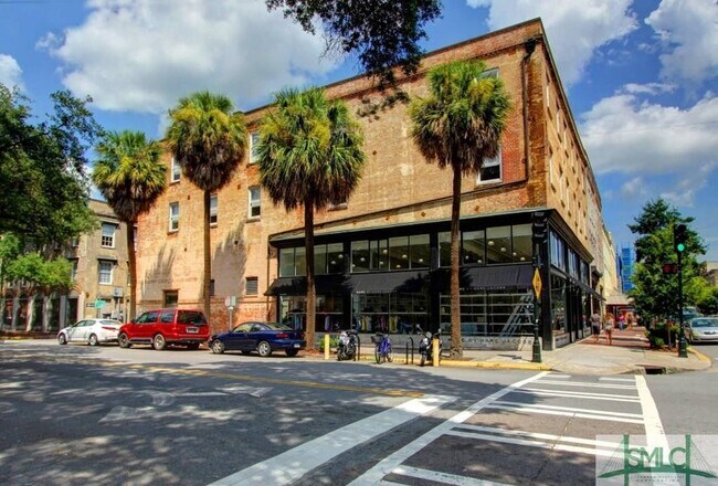 Plus de détails pour 322 W Broughton St, Savannah, GA - Commerce de détail à louer