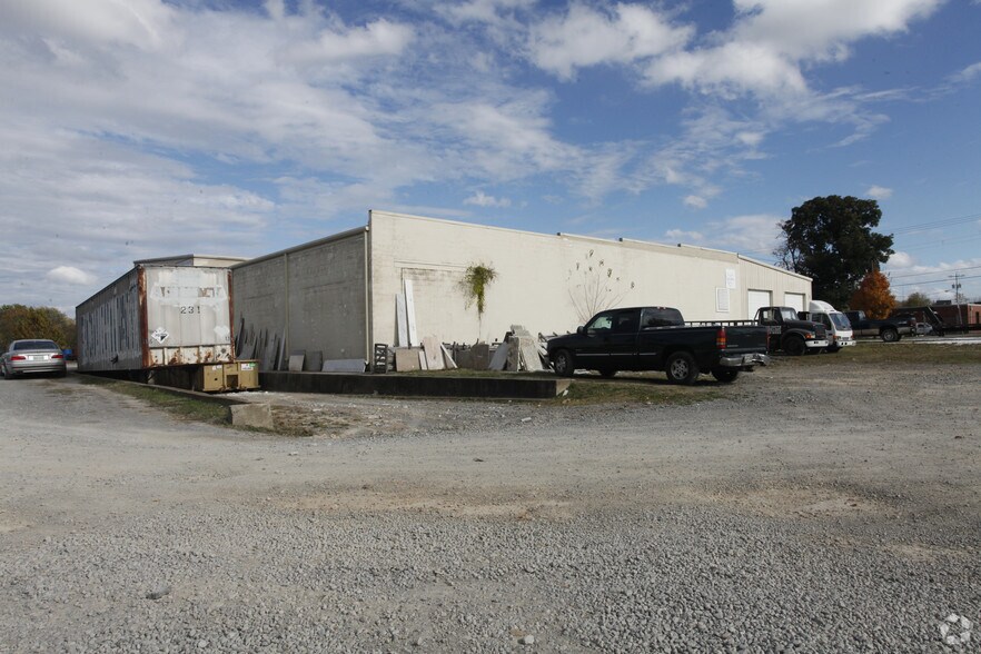 714 W Main St, Murfreesboro, TN à louer - Photo du bâtiment - Image 3 de 17