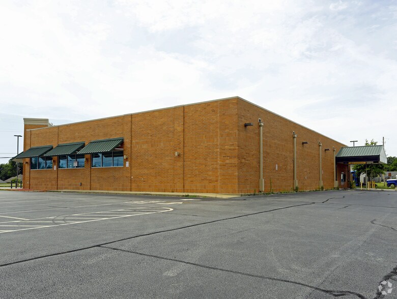 6672 E Shelby Dr, Memphis, TN à louer - Photo du bâtiment - Image 2 de 3