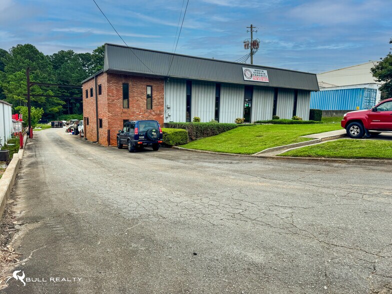 106 Dixie Dr, Woodstock, GA à louer - Photo du bâtiment - Image 3 de 12