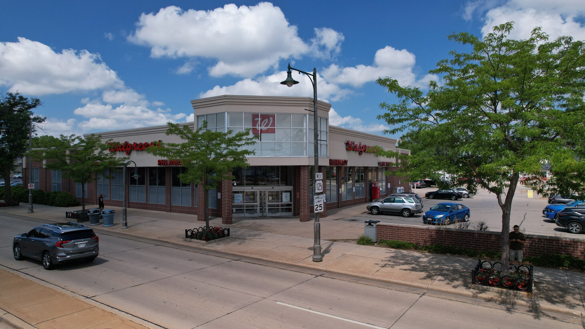 700 W College Ave, Appleton, WI à vendre Photo du bâtiment- Image 1 de 1