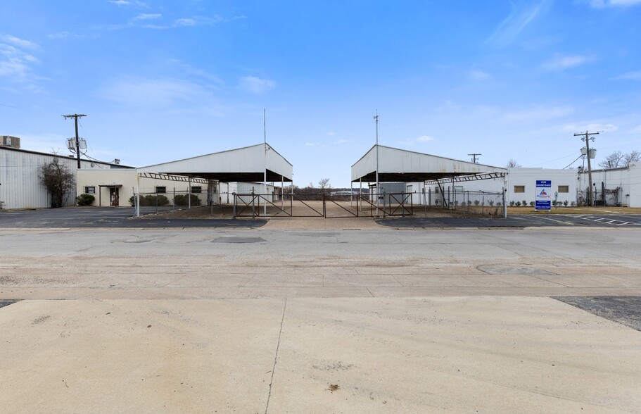 5908-5912 Eden Dr, Fort Worth, TX for sale - Building Photo - Image 2 of 15