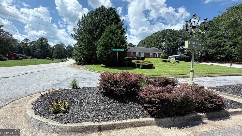 1401 Stone Bridge Ln SW, Conyers, GA à vendre - Photo du bâtiment - Image 3 de 8