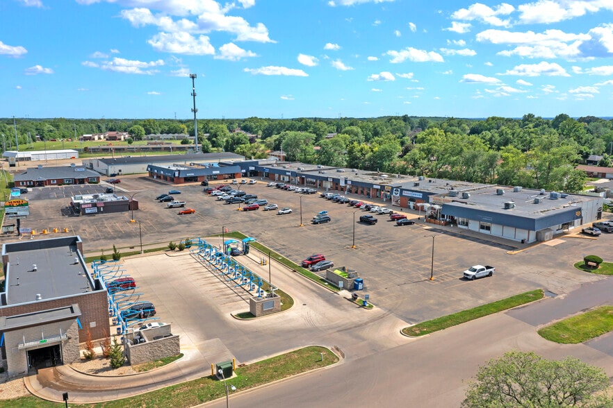 2910-2996 Court St, Pekin, IL à vendre - Photo du bâtiment - Image 2 de 8