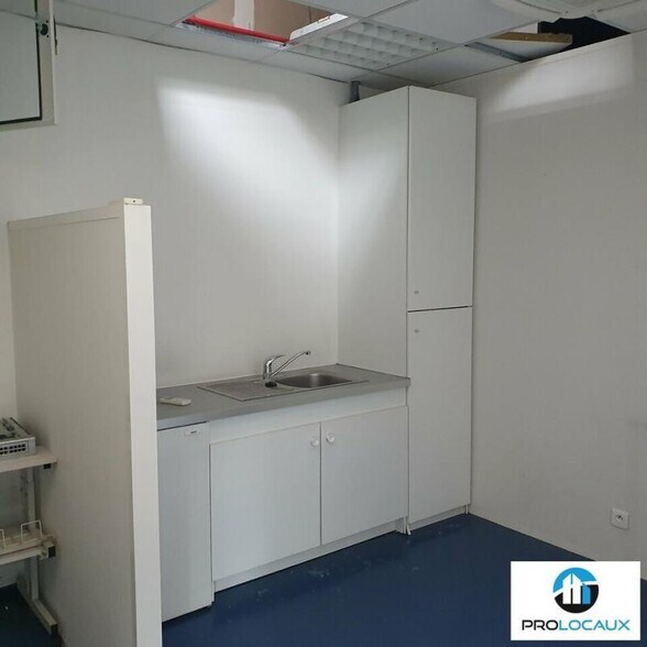 Flex in Meylan for lease - Interior Photo - Image 3 of 9