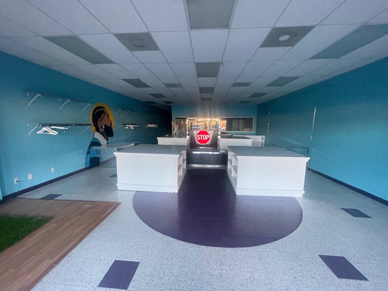 1902-1906 S 10th St, McAllen, TX for lease - Interior Photo - Image 2 of 8