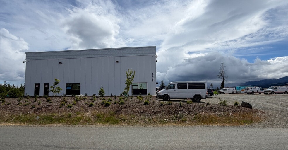 2799 Beck Av, Courtenay, BC for lease - Building Photo - Image 2 of 3