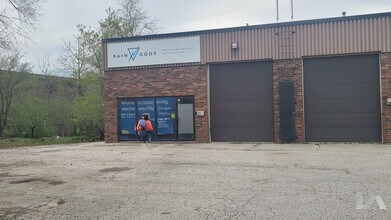 220 Bronte St N, Milton, ON à louer Photo du bâtiment- Image 1 de 2