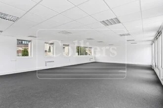 8 Rue Edouard Naud, Issy-les-Moulineaux for lease Interior Photo- Image 2 of 14