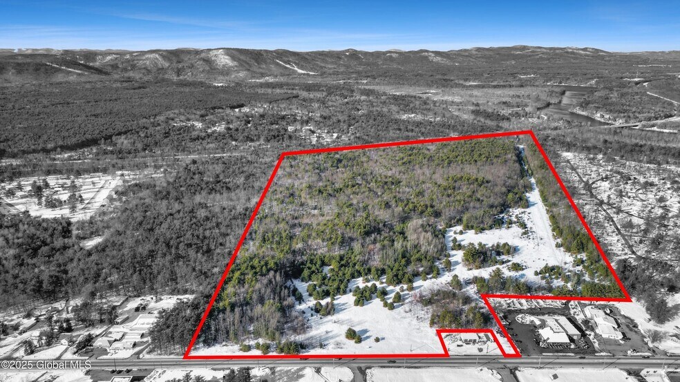 1349-1367 Route 9, Fort Edward, NY à vendre - Photo du bâtiment - Image 2 de 5