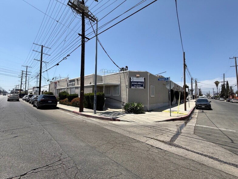 11471 Vanowen St, North Hollywood, CA à louer - Photo du bâtiment - Image 2 de 21
