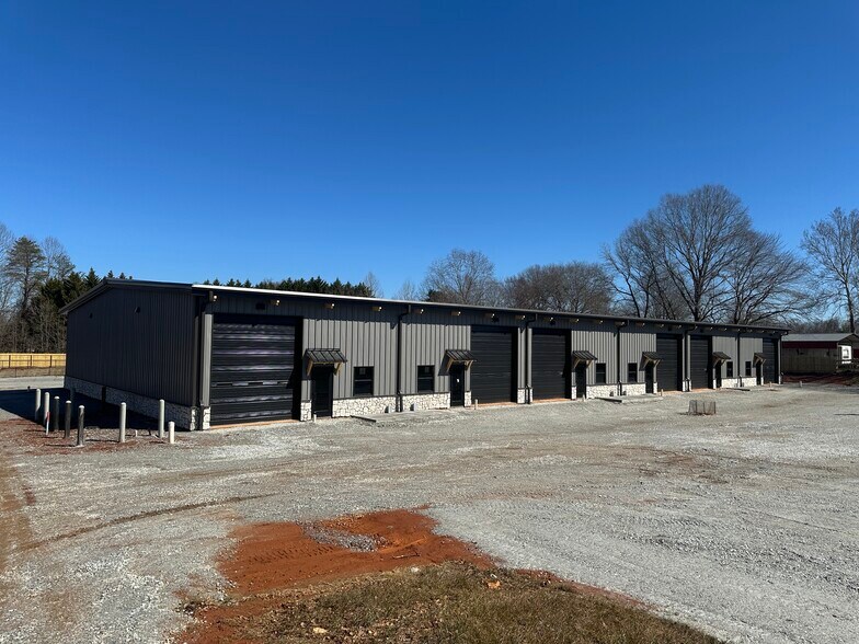 3828 101 hwy, Greer, SC à louer - Photo du bâtiment - Image 2 de 6