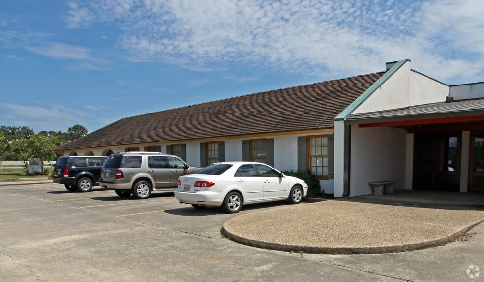 8146 One Calais Pl, Baton Rouge, LA for lease - Building Photo - Image 3 of 3