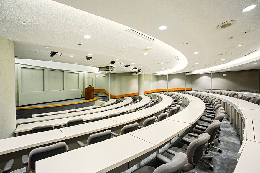 1 Omega Dr, Stamford, CT à louer - Photo intérieure - Image 3 de 4