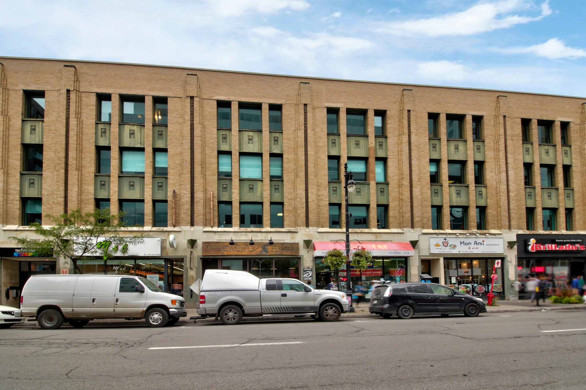 2077-2101 Rue Sainte-Catherine O, Montréal, QC for lease Primary Photo- Image 1 of 2
