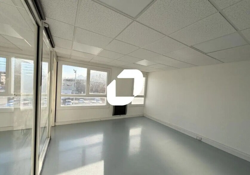 Office in Seyssins for lease - Building Photo - Image 3 of 6