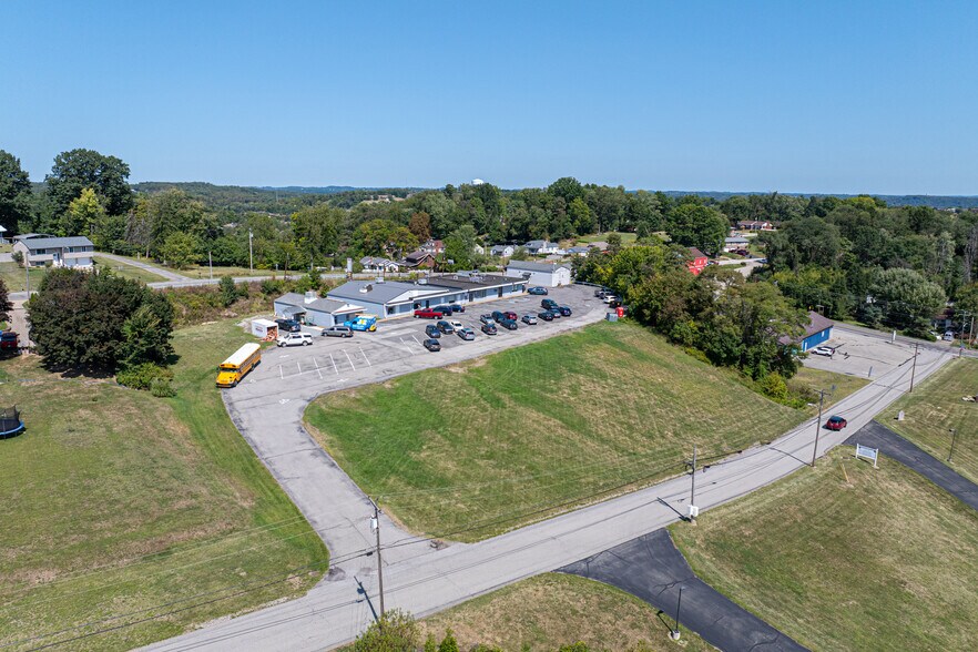 605 Scenery Dr, Elizabeth, PA à vendre - Photo du bâtiment - Image 2 de 12