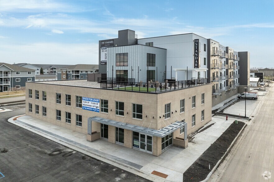 3252 6th St W, West Fargo, ND for lease - Primary Photo - Image 1 of 64