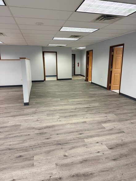 1542 Industrial Dr, Shawano, WI for lease - Lobby - Image 3 of 13