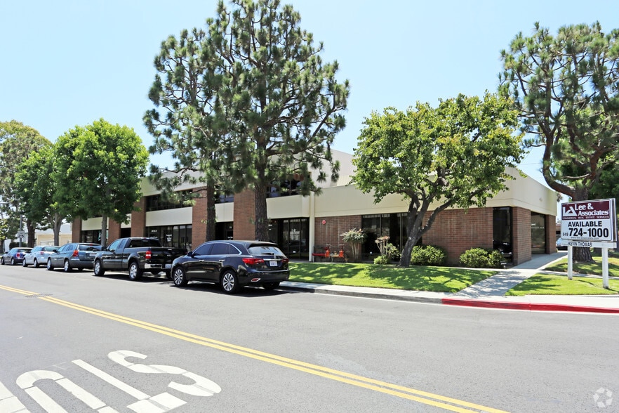881-899 Production Pl, Newport Beach, CA for lease - Building Photo - Image 3 of 11