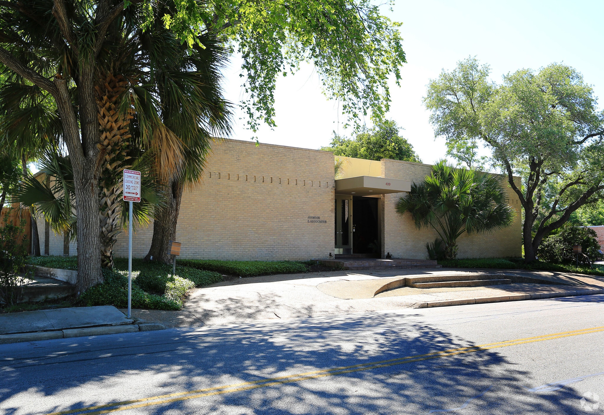 420 Baltimore Ave, San Antonio, TX for lease Primary Photo- Image 1 of 7