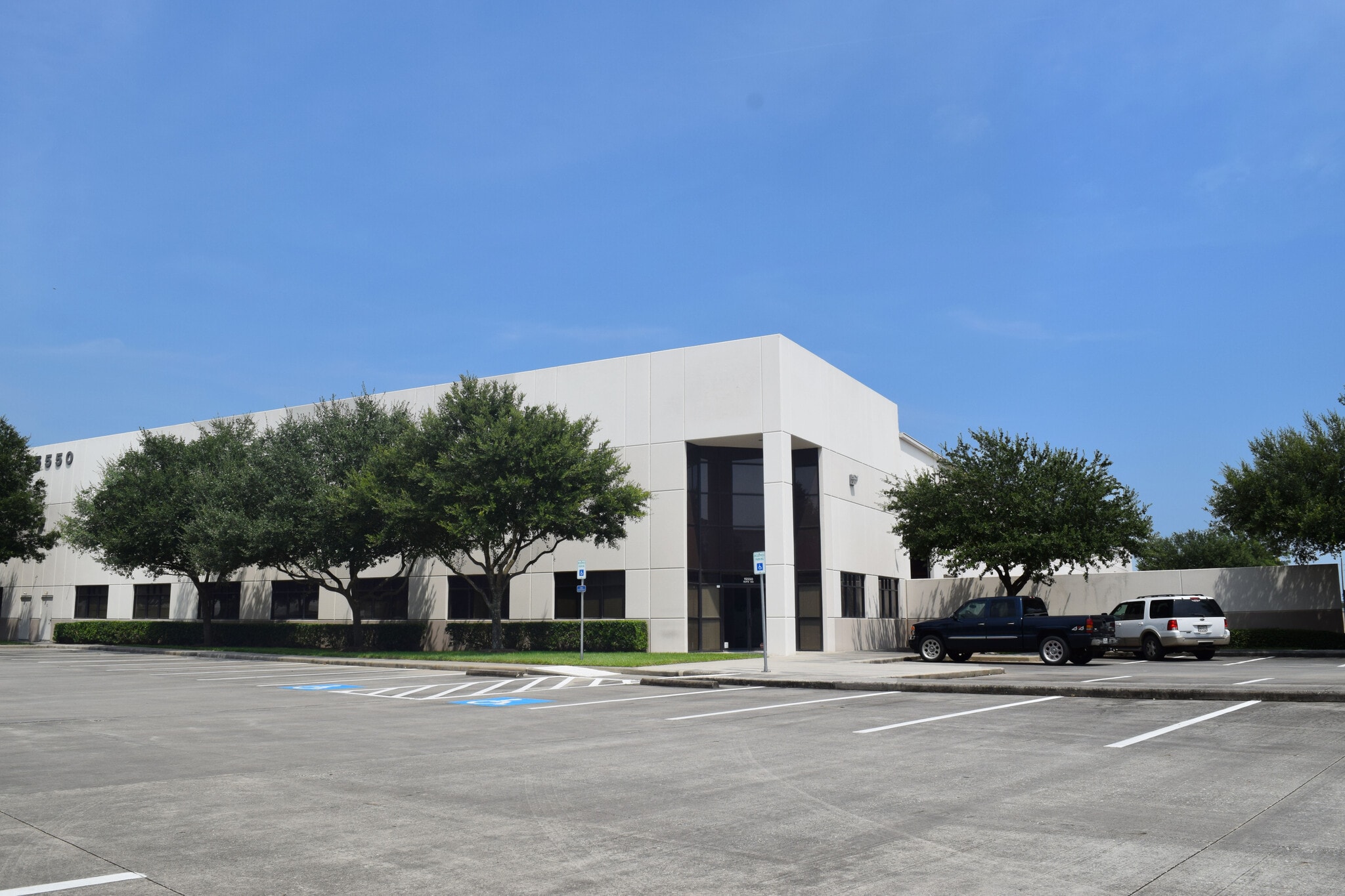 5150 Greens Rd, Houston, TX à louer Photo du bâtiment- Image 1 de 4