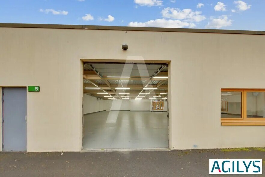 Flex dans Croissy-Beaubourg à louer - Photo du bâtiment - Image 3 de 5