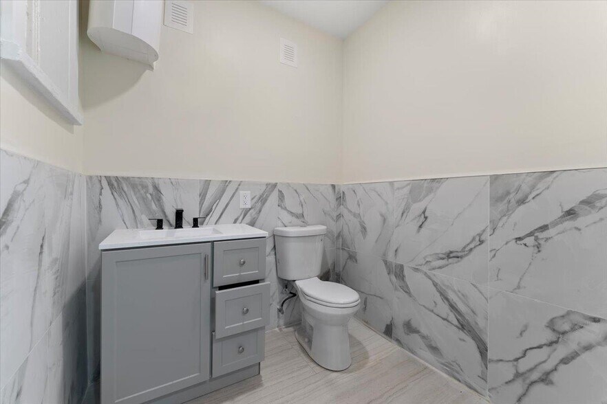 2321 John F Kennedy Blvd, Jersey City, NJ à louer - Photo du bâtiment - Image 3 de 6